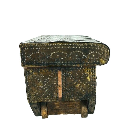 Antique Rustic Old World Hammered Tooled Brass Copper Wood Trinket Box Chest - Picture 8 of 12